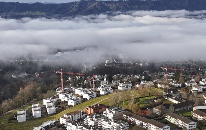 Un cartier din Zurich s-a transformat într-un oraș-fantomă de lux. Chiriile uriașe au alungat localnicii, iar blocurile noi rămân goale