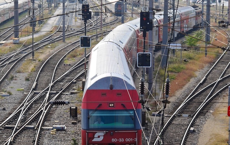 O româncă de 17 ani a murit, în Austria. Tânăra a fost spulberată de tren