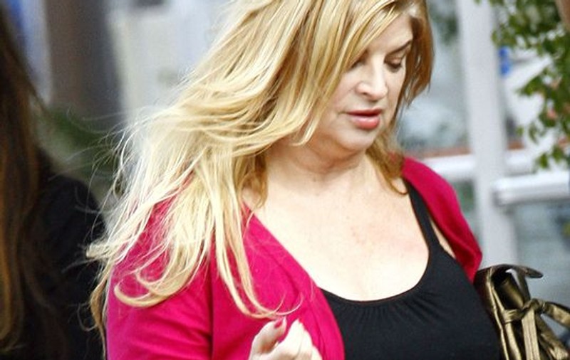 Kirstie Alley nu vrea să mai iasă din casă până nu slăbeşte