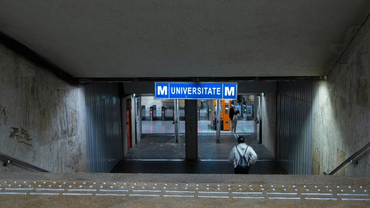 Intrare la stația de metrou Universitate din București