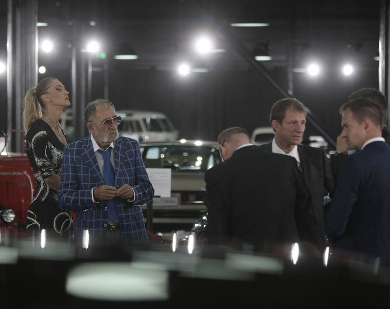 Țiriac și-a prezentat săgeata argintie! Una din cele mai rapide mașini din lume, Porsche 918 Spyder, a intrat joi în colecția omului de afaceri