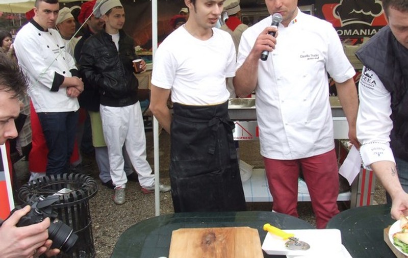 A început concursul naţional de... pizza! FOTO