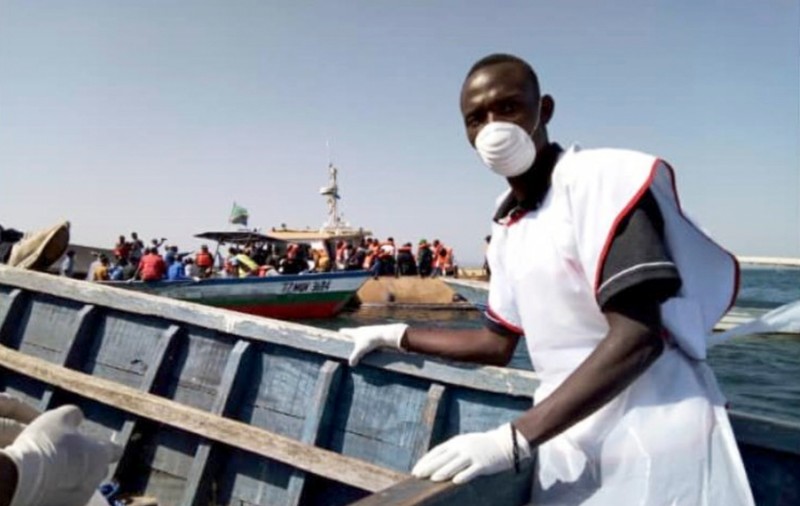 Bărbat găsit în viață într-un feribot scufundat în Tanzania. A supraviețuit printr-un miracol