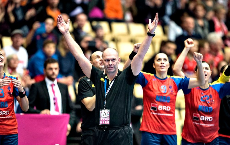 Tomas Ryde, antrenorul naționalei feminine de handbal feminin până după JO 2020. Suedezul a mai pregătit echipa la CM 2015 și la JO 2016. De trei ani nu avea echipă!