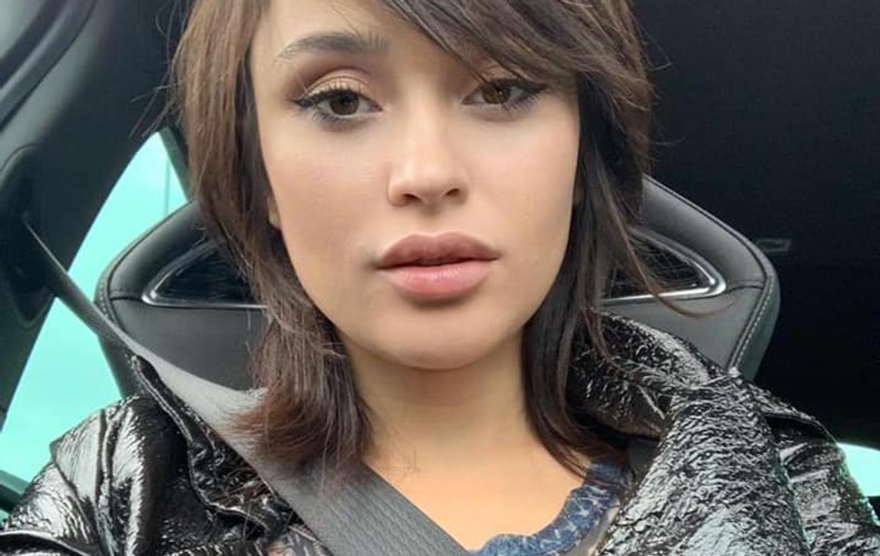 Irina Rimes se bucură când oamenii nu o recunosc pe stradă. „Pot să-mi trăiesc viaţa liber şi fără glugă pe cap”
