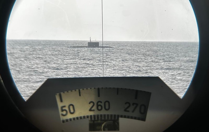Un submarin rusesc a fost surprins de nave NATO când a ieșit la suprafață, în Atlantic