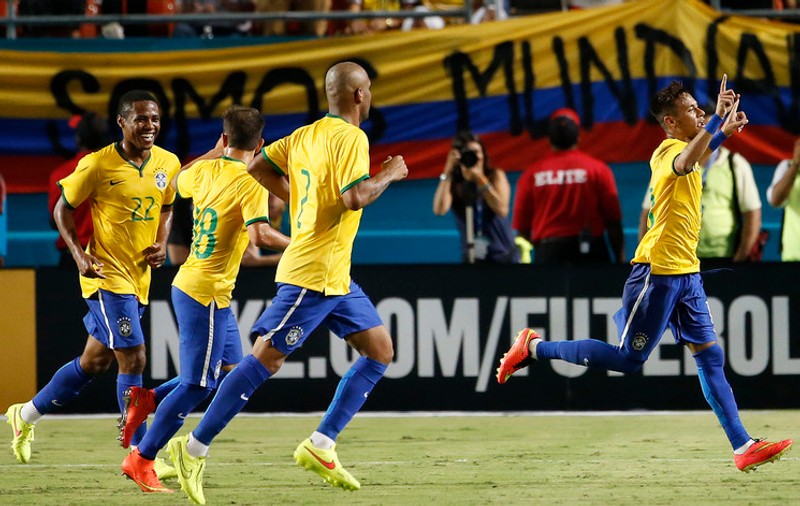 Brazilia râde din nou. Super-gol marcat de Neymar în poarta Columbiei