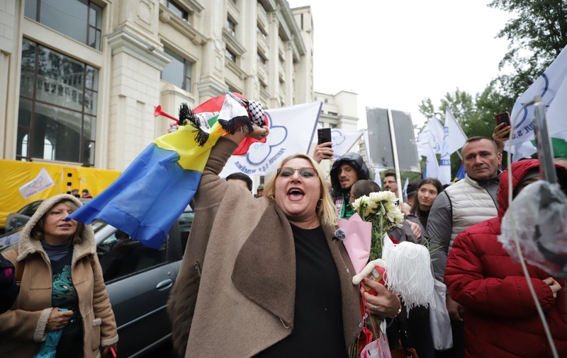 Diana Șoșoacă, baie de mulțime la Parchetul General: „Va veni momentul în care eu voi fi președintele României”
