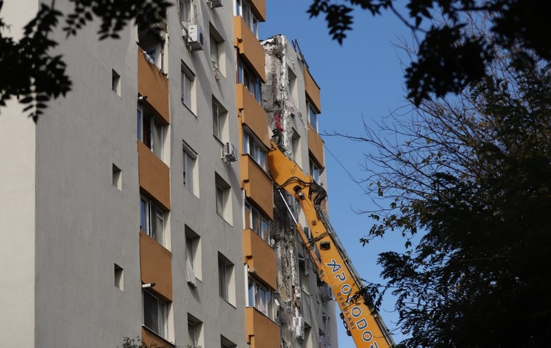 Lucrări la blocul din Rahova afectat de explozie la un an de la deflagrație