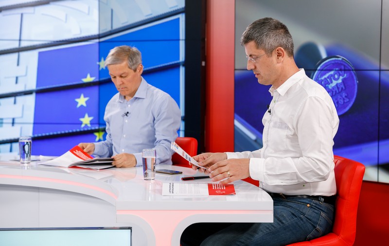 Premierul Orban s-a întâlnit cu liderii USR-PLUS. Barna și Cioloș i-au cerut să respecte acordul politic