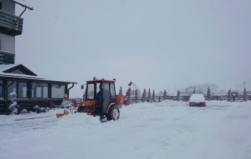 IMAGINI INCREDIBILE! VISCOL şi FURTUNĂ DE ZĂPADĂ, acum, în România
