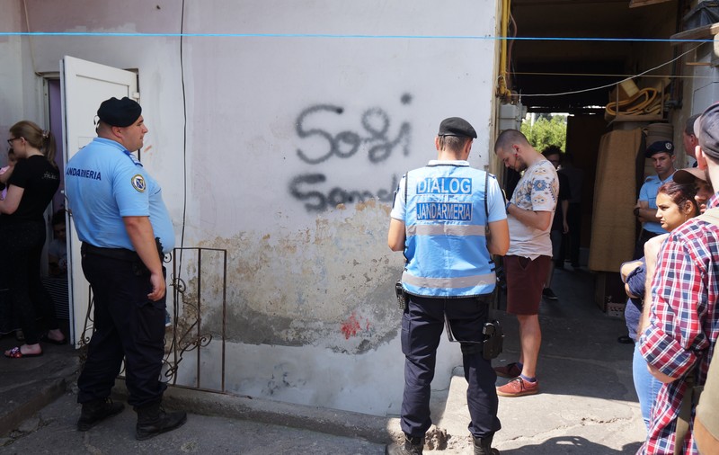 Sute de oameni evacuați din locuințe chiar de primării, în plină pandemie. Legislația interzice asta!