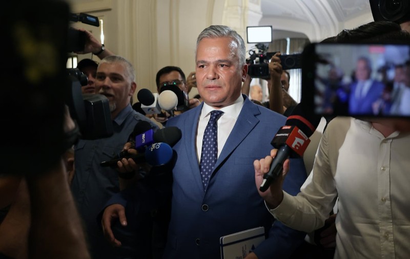 Tabăra Veștea tot mai speră după negocieri intense cu PSD la Vila Lac: „Nu îmi depun mandatul. Avem voturile pentru a trece guvernul”