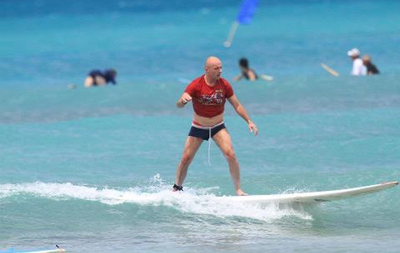 Costi Ioniţă a luat lecţii de surf în Hawaii | FOTO
