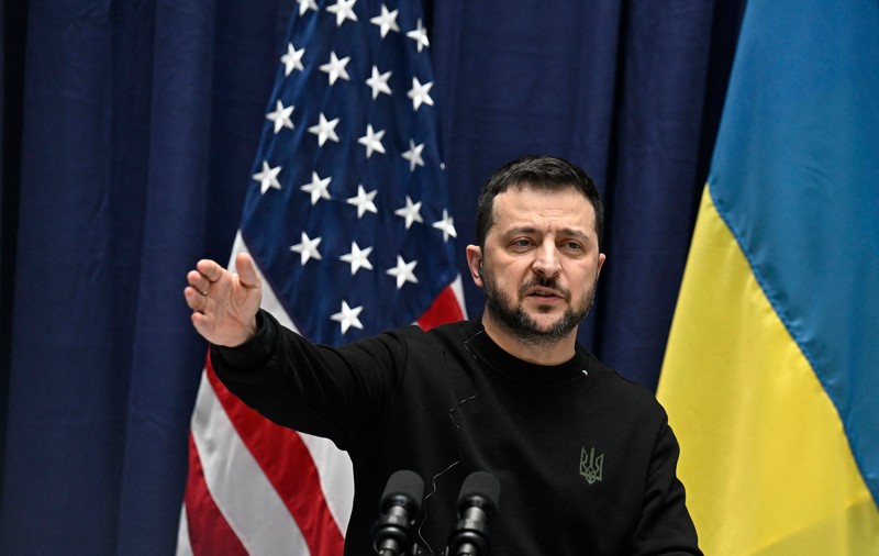 Zelenski cere Occidentului să rezolve penuria „artificială" de armament pentru ca Ucraina să-l poată opri pe Putin