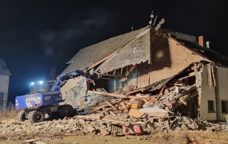 VIDEO | Casa abia cumpărată de o familie tânără de români s-a prăbușit din senin, în Germania