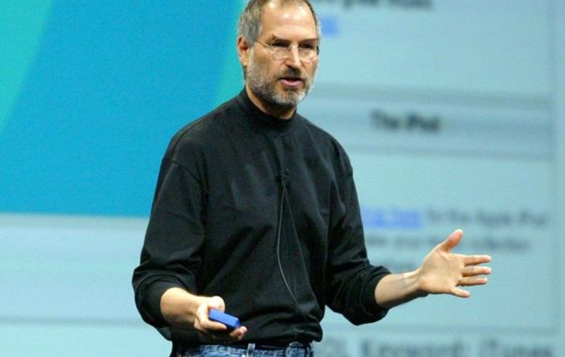 Steve Jobs ar fi împlinit astăzi 57 de ani  