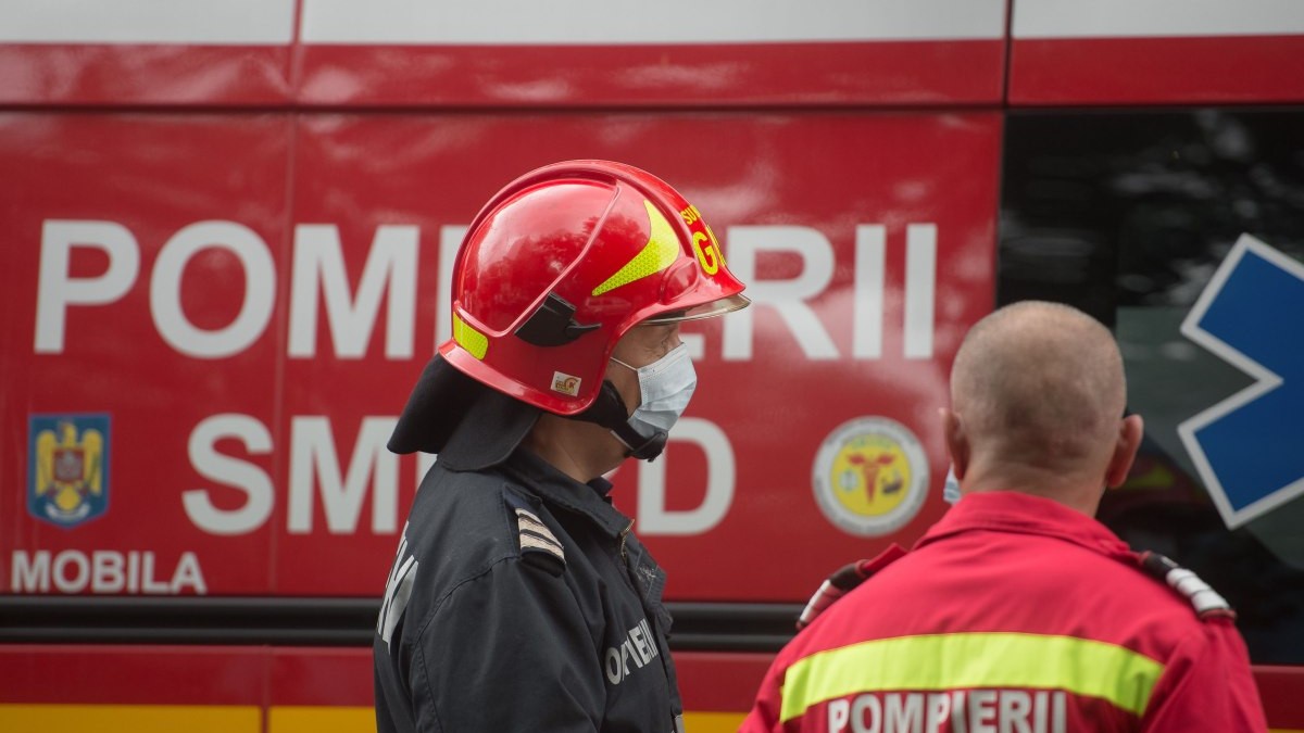 Pompieri, în timpul unei intervenții de salvare. Foto cu caracter ilustrativ: Hepta