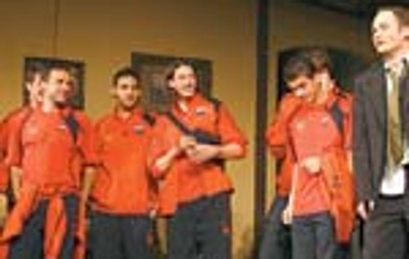 S-au distrat la teatru