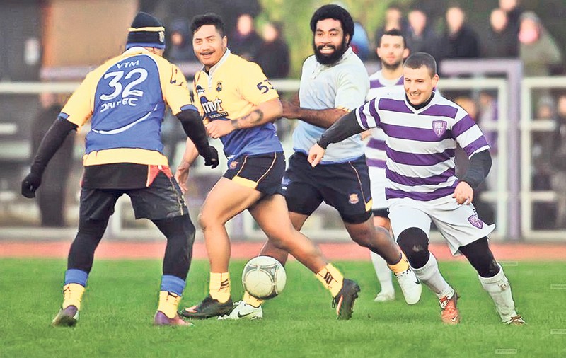 Au jucat fotbal-rugby! Practicanţii sportului-rege şi ai celui cu balonul oval s-au distrat la Timişoara
