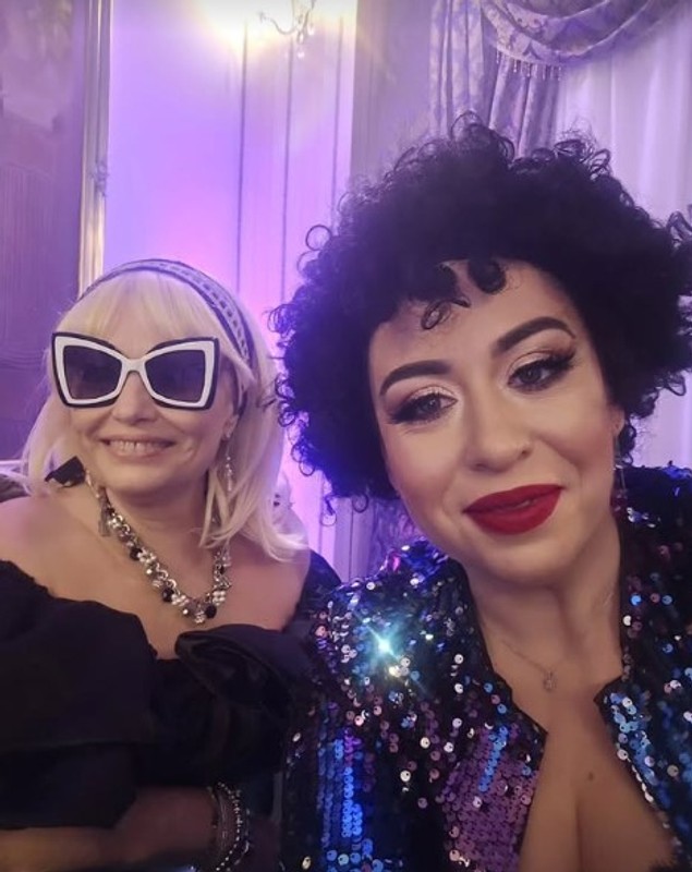 Oana Roman, schimbare radicală de look. Cum a apărut vedeta la o petrecere: „Am ales spiritul ABBA”