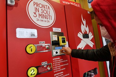Pizza de la Mr. Go Pizza costă între 4,5 și 6 euro și e gata în 3 minute
