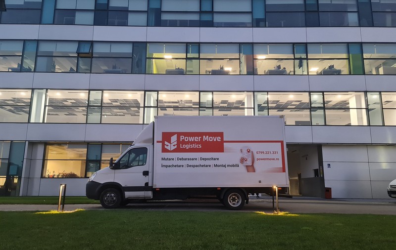 Transport și mutări de mobilă în România: Evoluția serviciilor profesionale și semnificația lor actuală