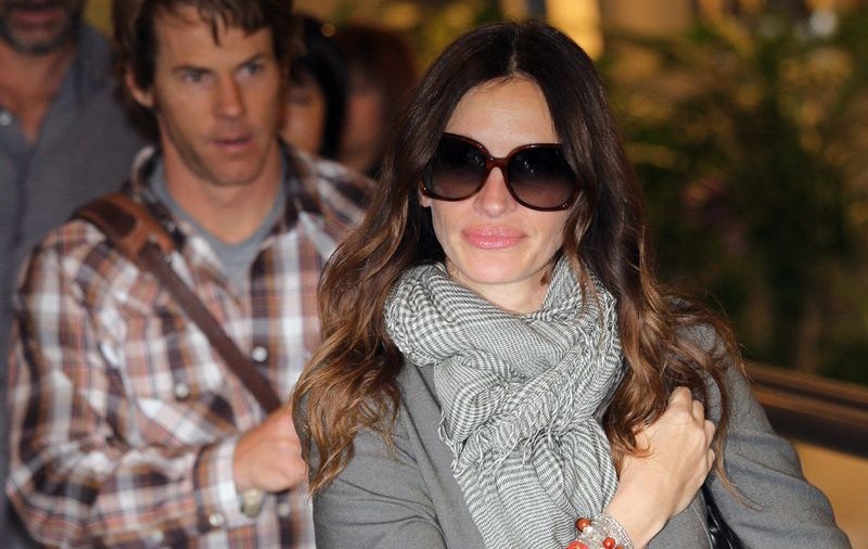 Julia Roberts îşi ţine drogurile ascunse în Biblie