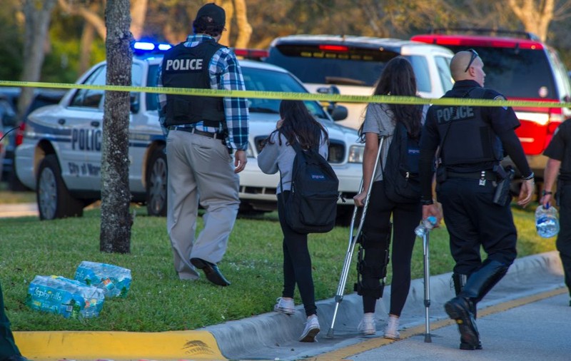 UPDATE/ 17 morţi în atacul armat comis într-un liceu din Parkland, Florida (FOTO&VIDEO)