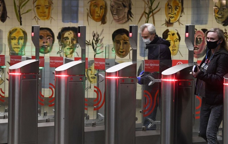 Metroul din Moscova introduce plata cu ajutorul unui sistem de recunoaștere facială. Ar fi premieră mondială