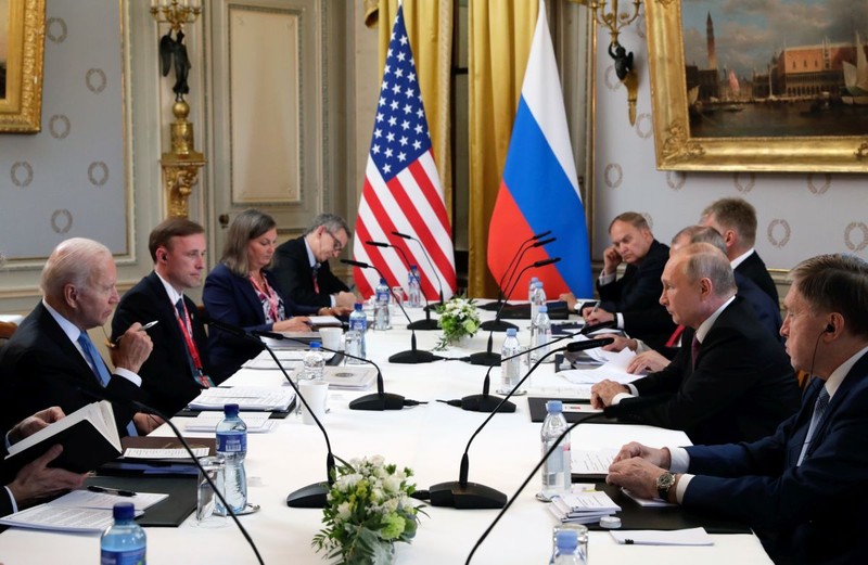 Delegațiile din SUA și Rusia, în partea a doua a summitului FOTO: EPA