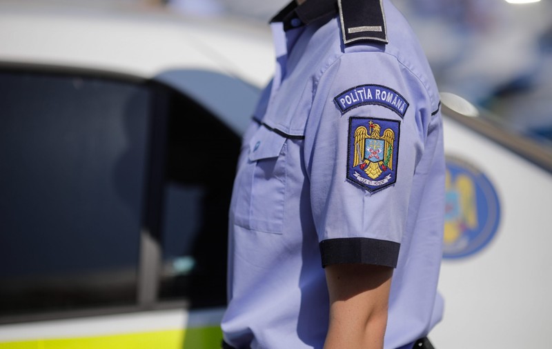 Un polițist criminalist din Galați s-a rănit în timp ce verifica o armă. A fost necesară o intervenție chirurgicală