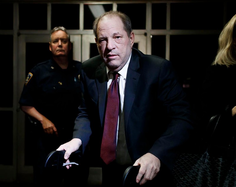 Harvey Weinstein, răspuns pentru Judi Dench. Actrița simte că fostul producător „și-a ispășit pedeapsa”, după condamnările pentru viol și agresiune sexuală