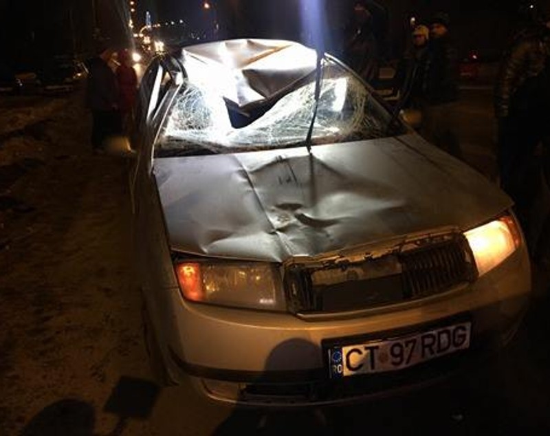 Un bărbat din Medgidia a murit după ce a traversat printr-un loc nepermis și a fost spulberat de o mașină / FOTO