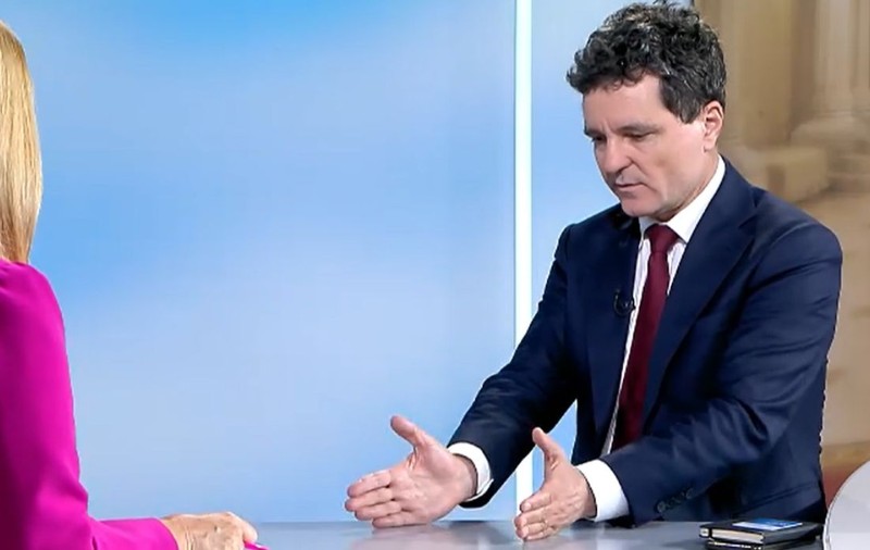 Detaliul de pe telefonul lui Nicușor Dan care i-a făcut pe 20.000 de români să dea like, la interviul cu Andreea Esca