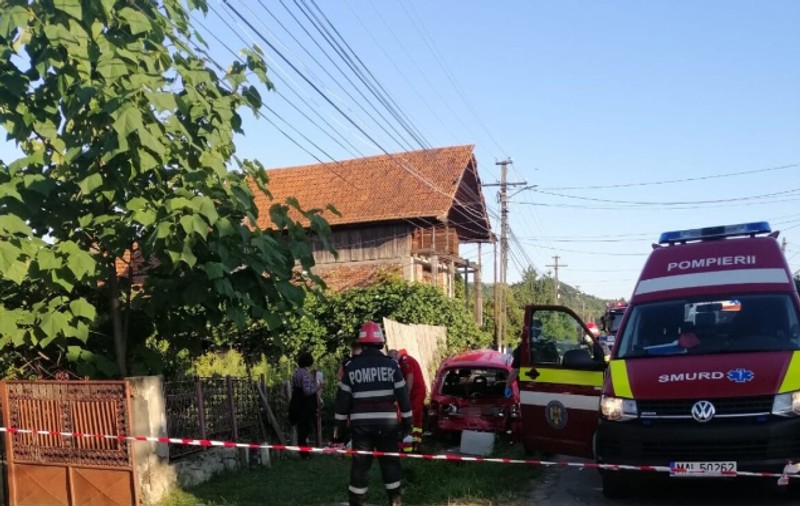 VIDEO | O femeie a murit și două au fost rănite, după ce au fost lovite când stăteau pe bancă de un șofer beat și fără permis