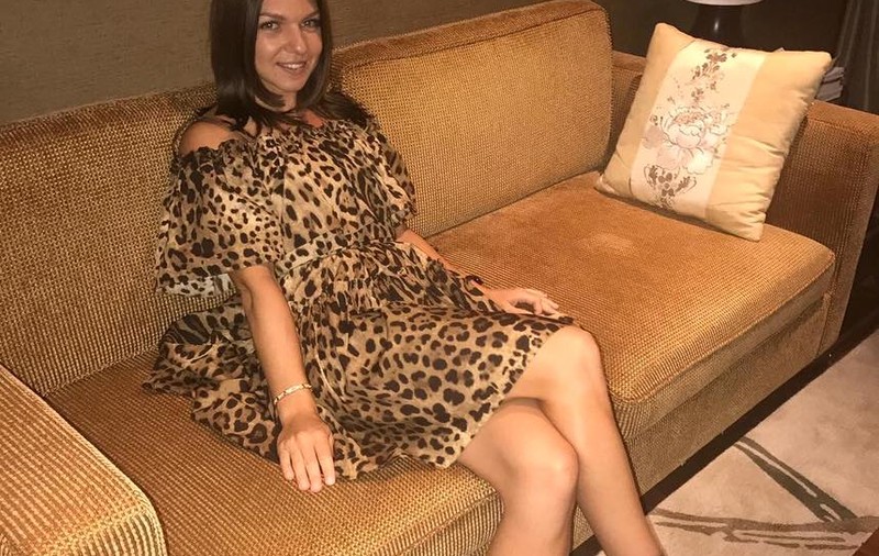 Cum a apărut Simona Halep la Wuhan. Românca și-a arătat abdomenul. ”Simo” va juca direct în turul al doilea / FOTO