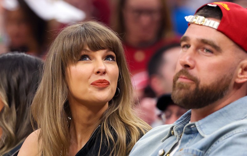 Taylor Swift și Travis Kelce s-au căsătorit. Adam Sandler le-a oficiat nunta, iar frații lor au fost cavaleri de onoare
