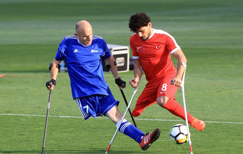 Fotbaliștii fără un picior joacă la primul Campionat European al Invalizilor | GALERIE FOTO + VIDEO