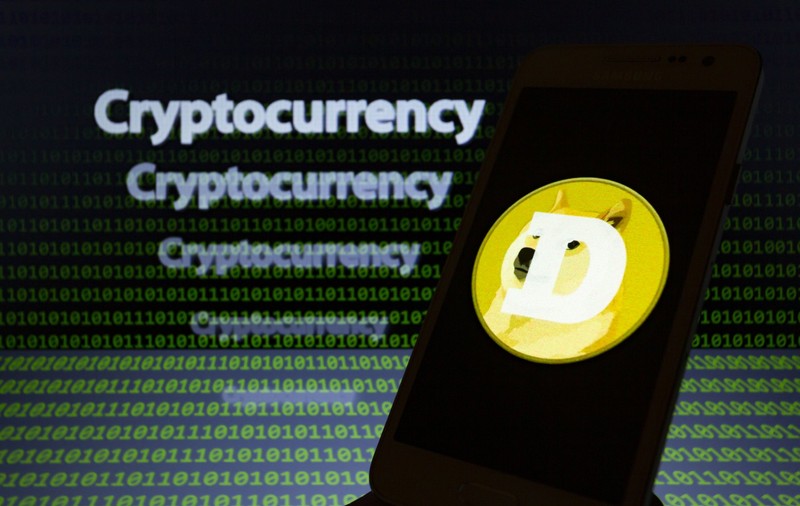 Criptomoneda Dogecoin a scăzut cu 34%, după comentariile lui Elon Musk dintr-o emisiune TV de comedie