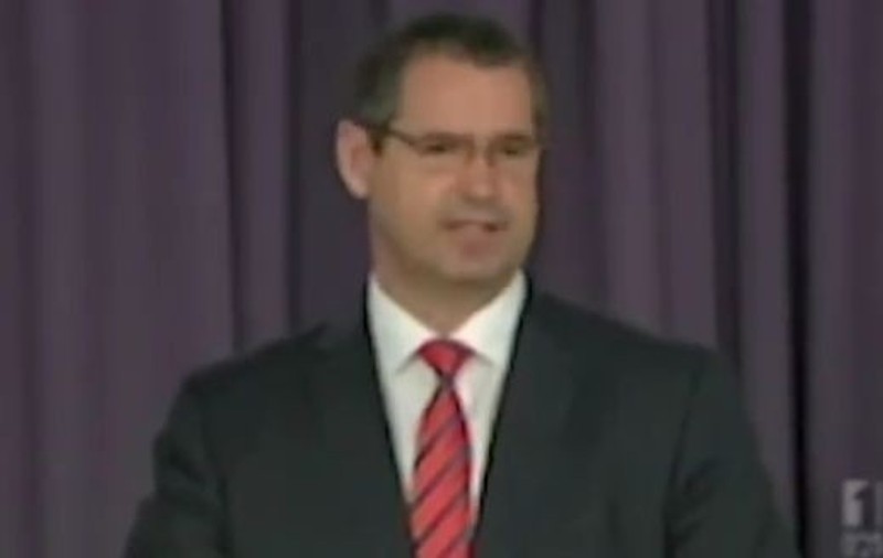 Un politician a uitat că este în direct şi a înjurat! VIDEO