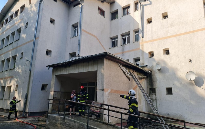 Incendiu la un centru de recuperare din Sasca Mică. 136 de pacienți au fost evacuați