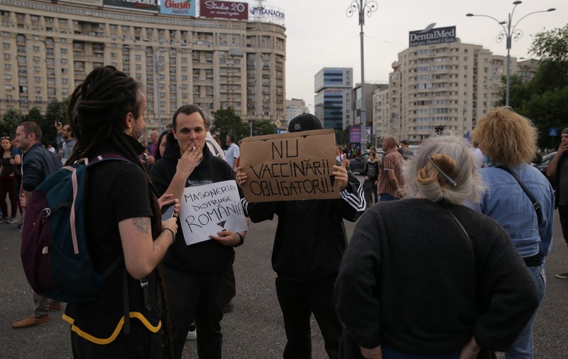 25,5 concluzii la Marea Ieșire din Casă. Un cuvânt de înțelegere pentru conspiraționiști și cum am ajuns să mă enervez și pe libertarieni, și pe stângiști