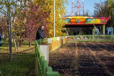 Rareș Hopincă, în Parcul Tei, în noiembrie 2024. Sursa foto: Facebook / Rareș Hopincă