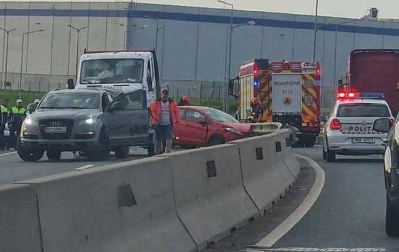Carambol cu 4 mașini pe Centura Oradea, 3 oameni au ajuns la spital