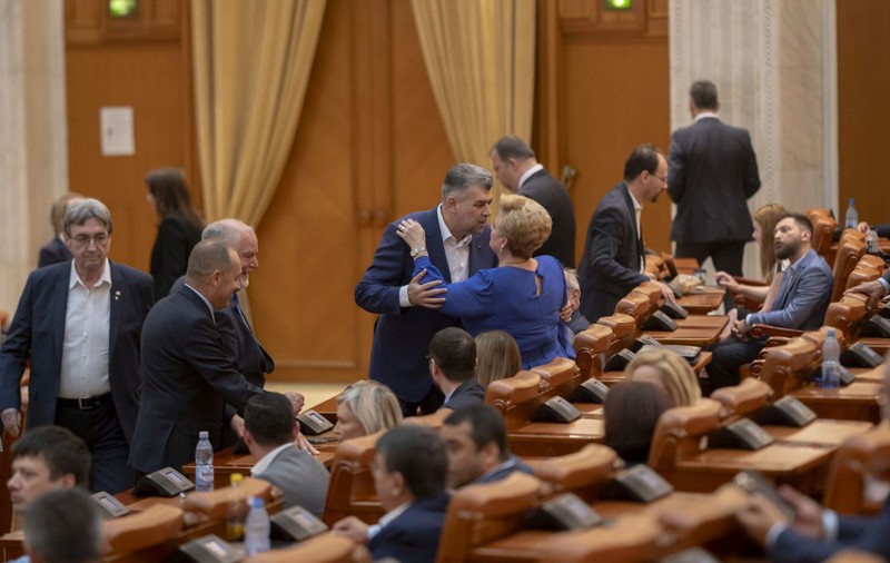 Deputații au votat modificarea legii privind împușcarea urșilor, după tragedia din Bucegi. Legea merge la promulgare