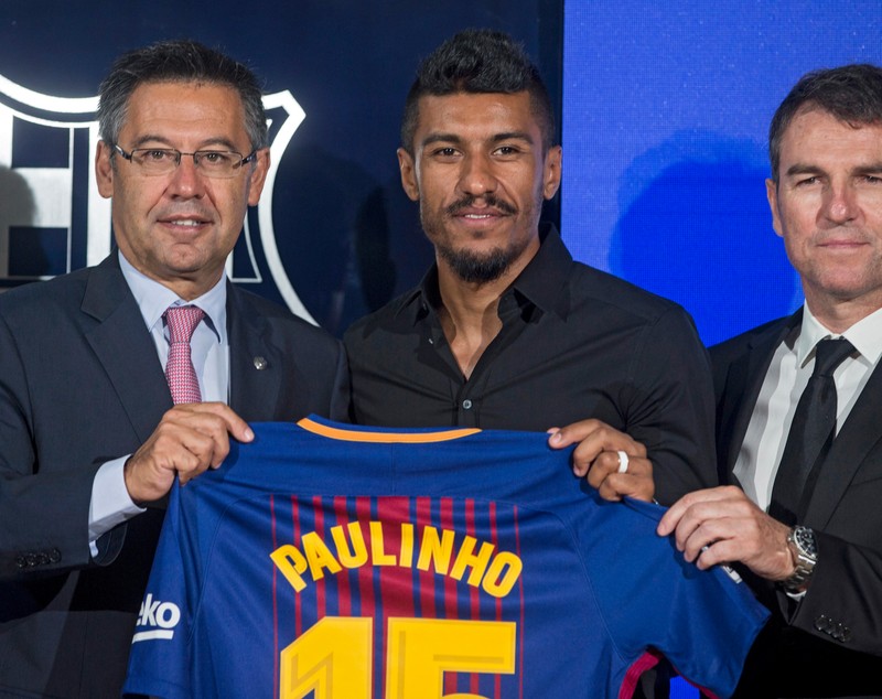 Brazilianul Paulinho a fost prezentat oficial la FC Barcelona / GALERIE FOTO