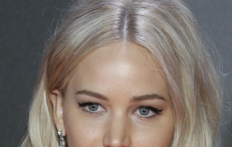 VIDEO | Jennifer Lawrence a căzut din nou pe covorul roșu