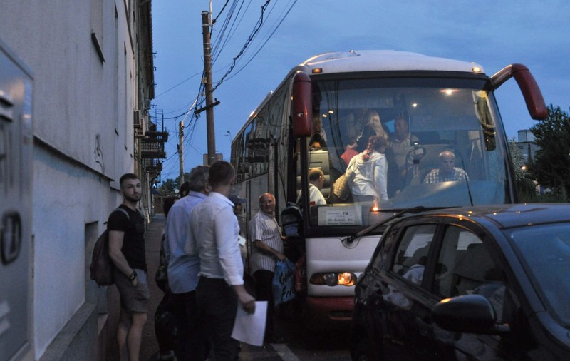 FOTO / Aproximativ 1.800 de oameni din Timiș au plecat spre București, pentru mitingul PSD. „Toader Tudorel curmă statul paralel”