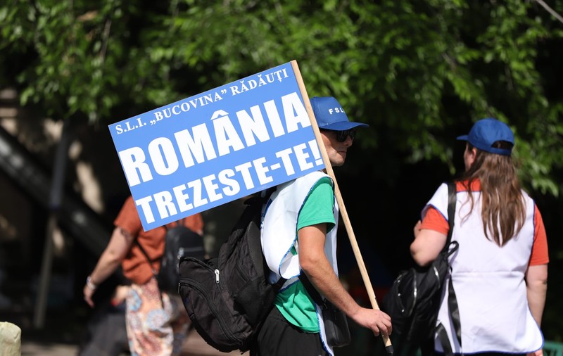 Sindicaliștii din Educație protestează la Guvern și Parlament. Examenele naționale ar putea fi afectate de proteste